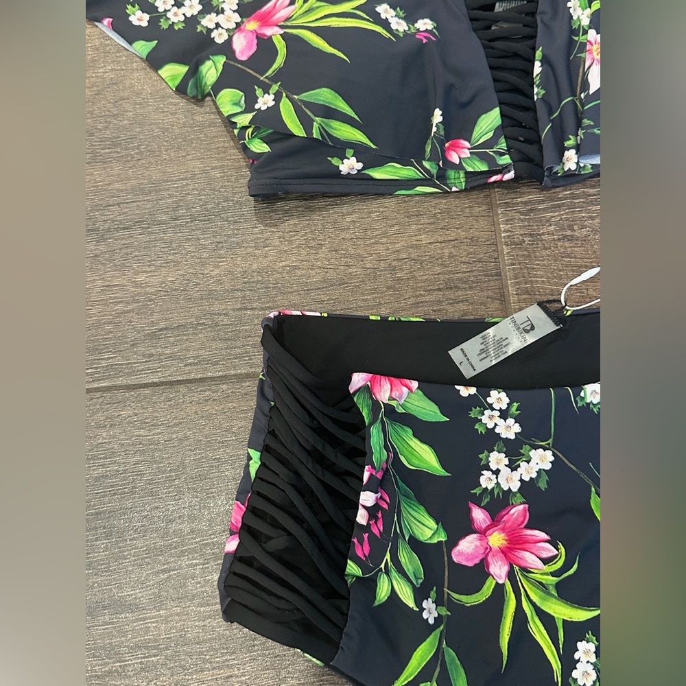Womenâs Tinibikini Floral Ruffle Off-Shoulder Top Bikini Cutout Bottoms Sz L NWT - Picture 6 of 7